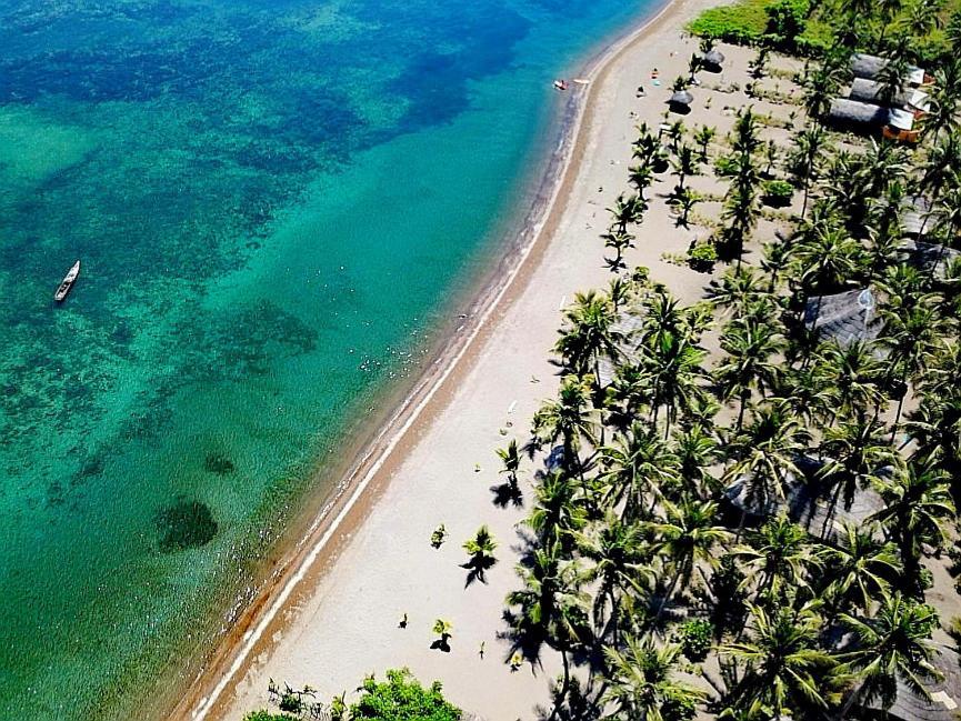 Coconut Garden Beach Resort Maumere Esterno foto